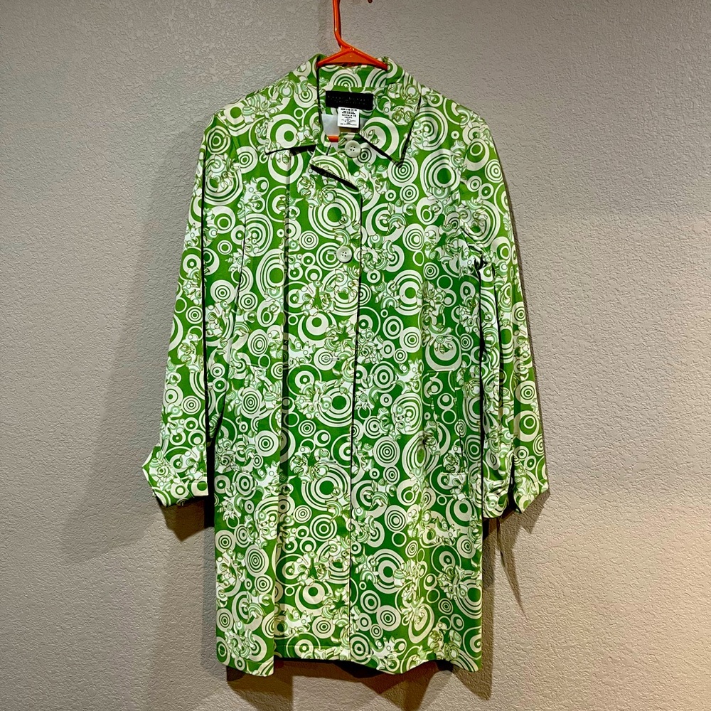 Line green retro mid coat.